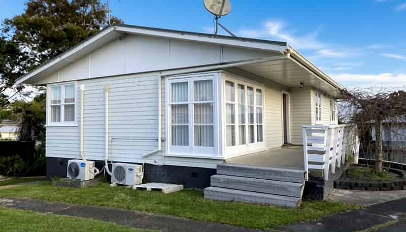 25 Hutchinsons Road, Bucklands Beach