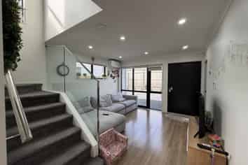6D Christmas Road, Manurewa