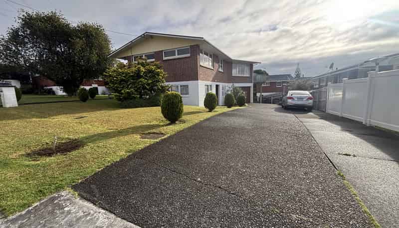 18 Lyndhurst Road, Te Atatu South