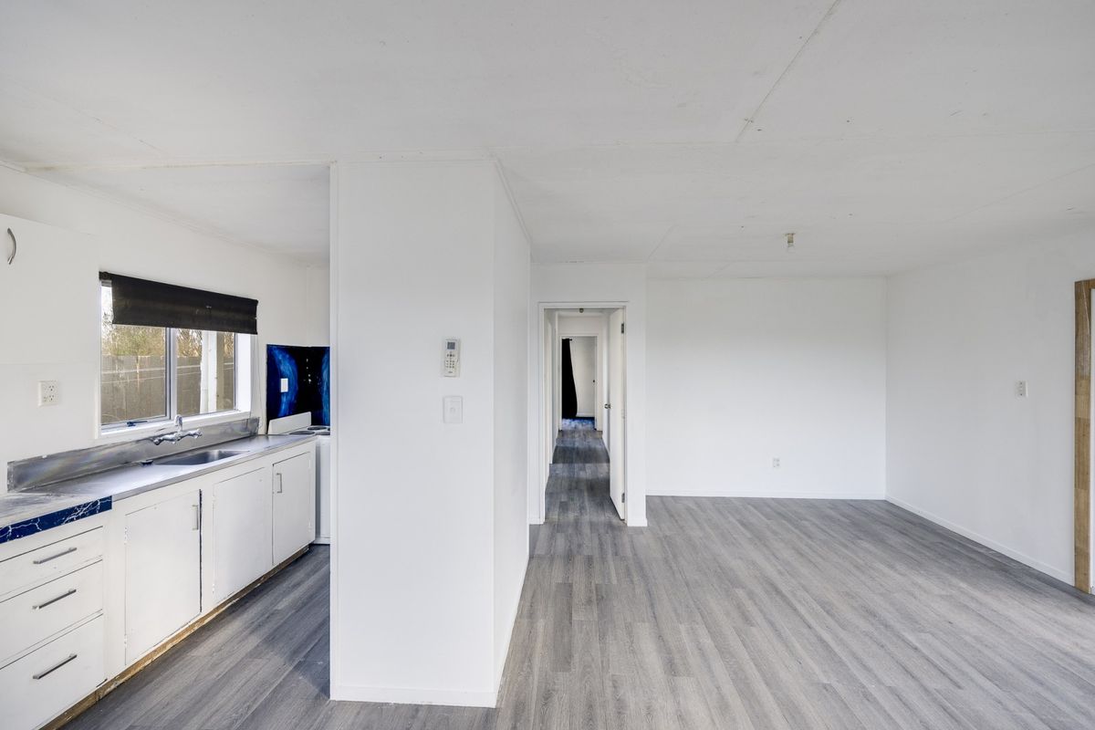 Three Bedroom Home, Possible Quick Sale - Więcej