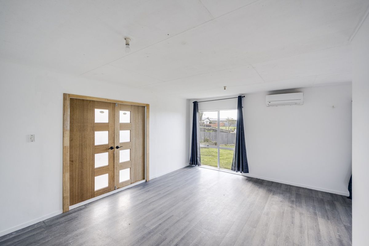 Three Bedroom Home, Possible Quick Sale - Widok 2