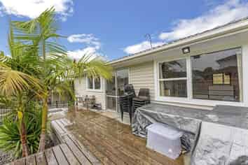 13 Barnfield Place, Glendene