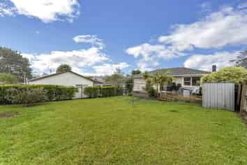 13 Barnfield Place, Glendene