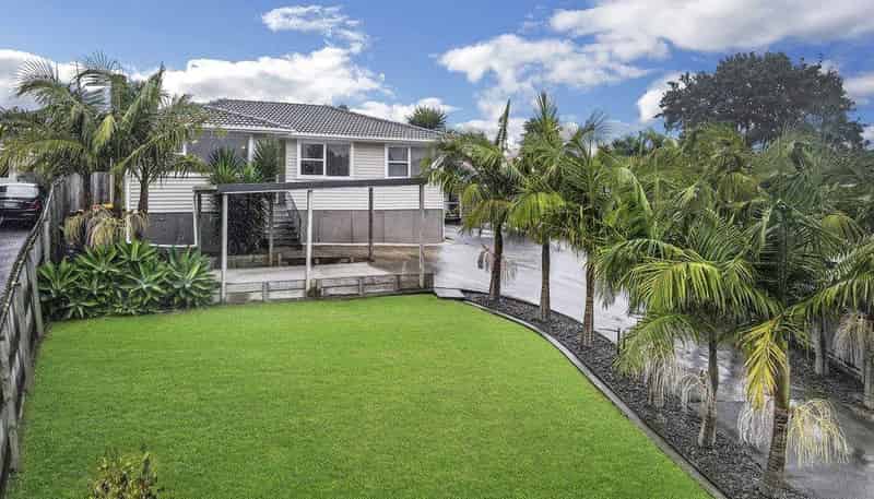 13 Barnfield Place, Glendene