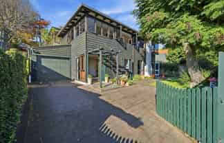 2/32 Albert Road, Devonport