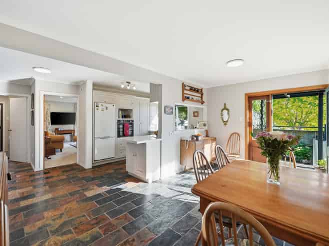 2/32 Albert Road, Devonport