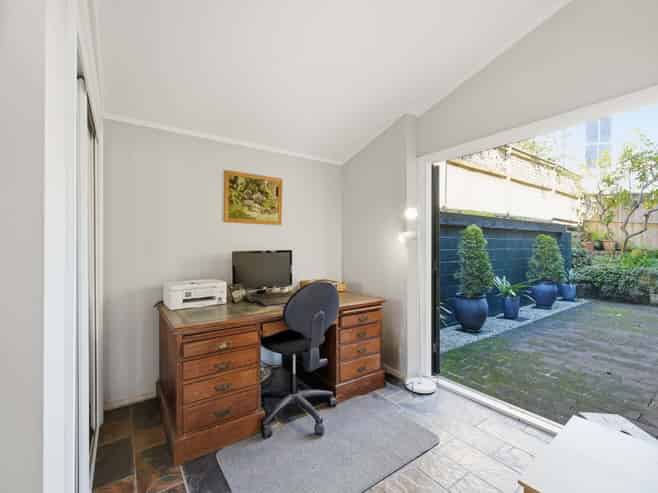 2/32 Albert Road, Devonport