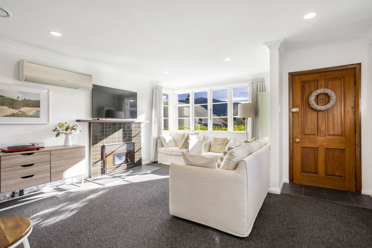 Cute, charming and solid brick living - Vista 5