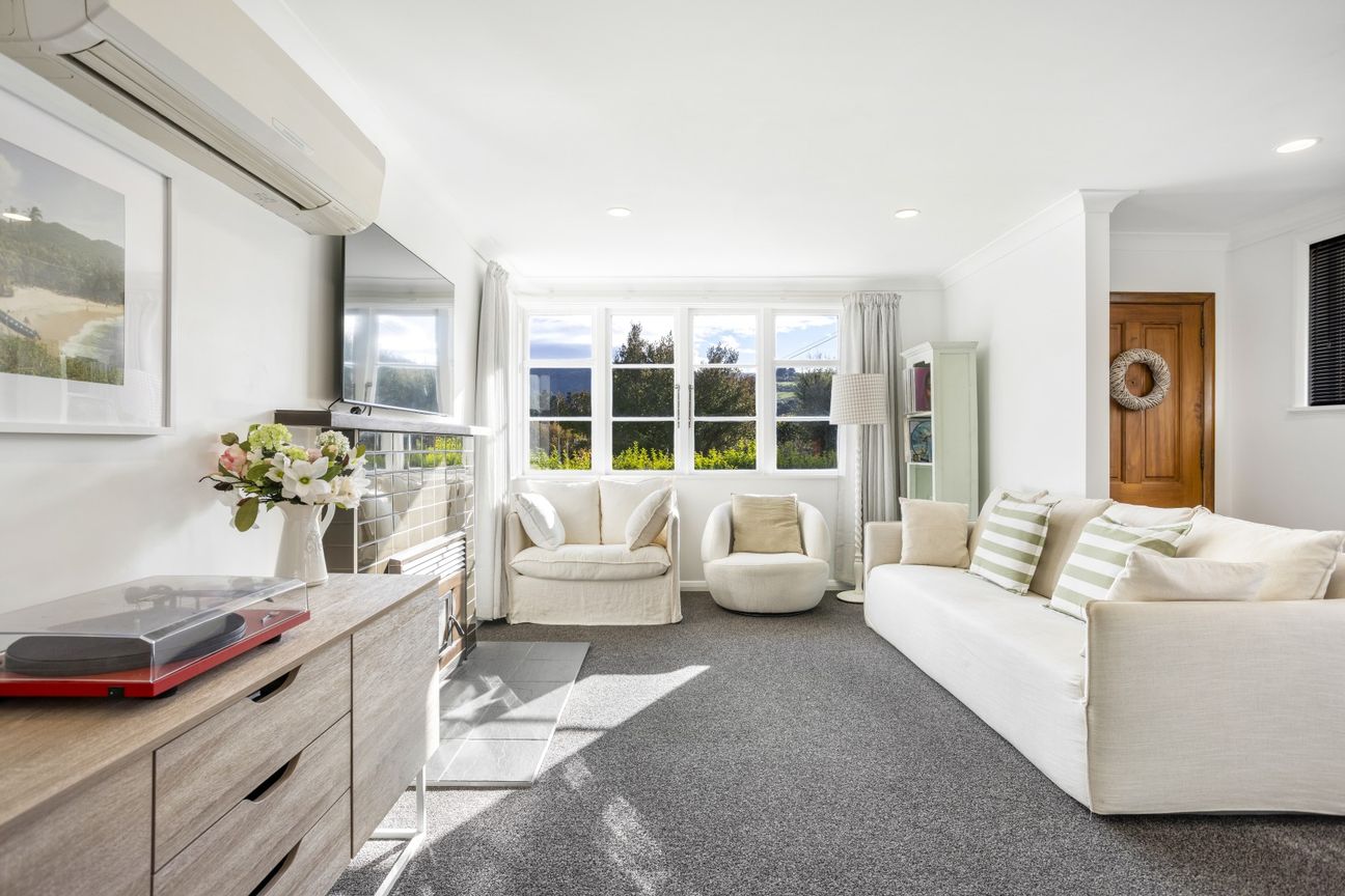 Cute, charming and solid brick living - Vista 3