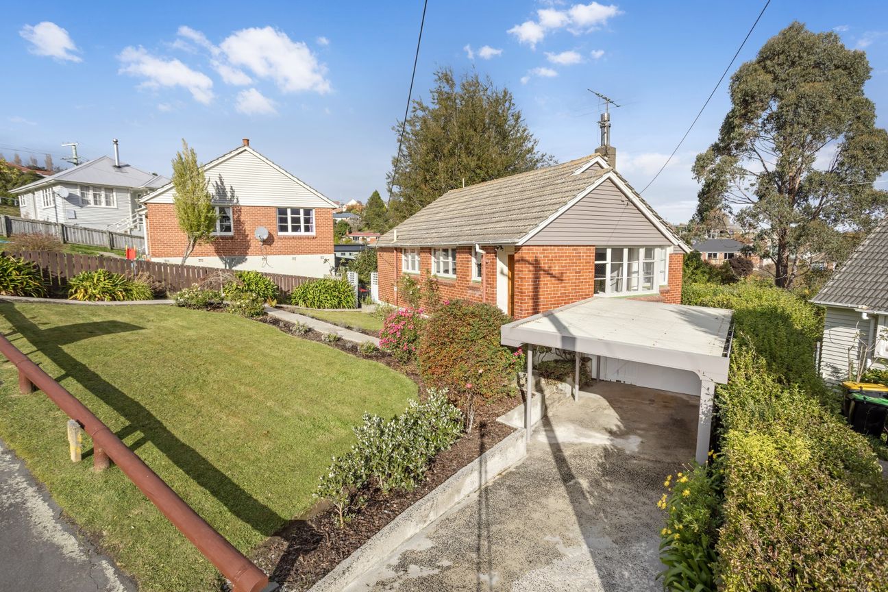 Cute, charming and solid brick living - Vista 6