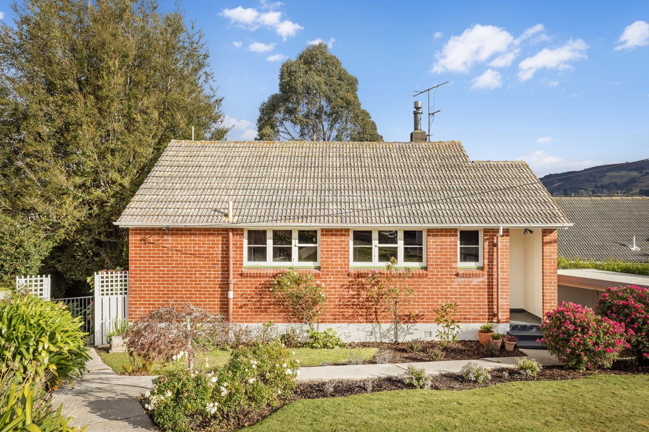 Cute, charming and solid brick living - Vista 4