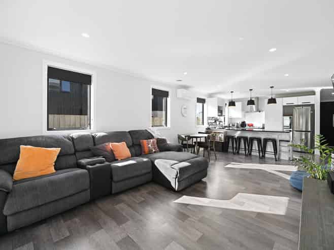 2/63 Cabourne Drive, Glenview