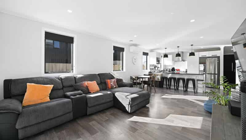 2/63 Cabourne Drive, Glenview