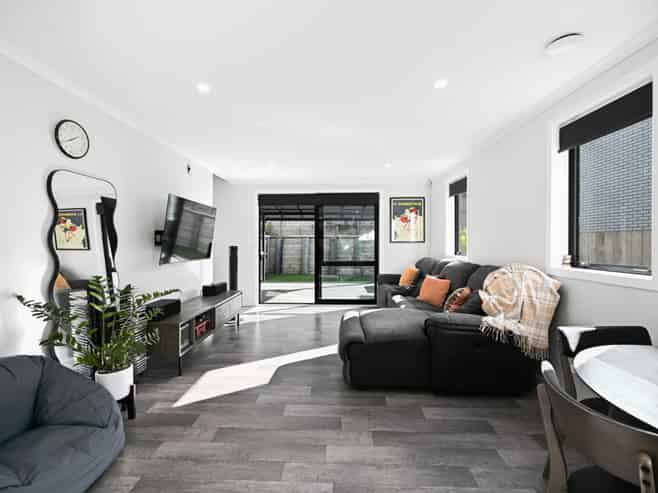 2/63 Cabourne Drive, Glenview