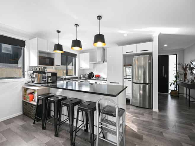 2/63 Cabourne Drive, Glenview