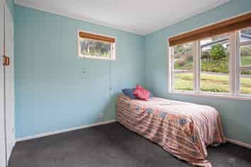 1 Strange Road, Waiomu