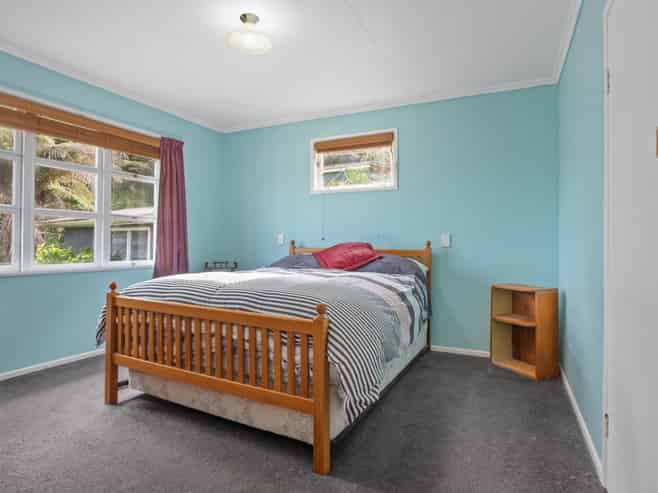 1 Strange Road, Waiomu