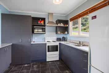 1 Strange Road, Waiomu
