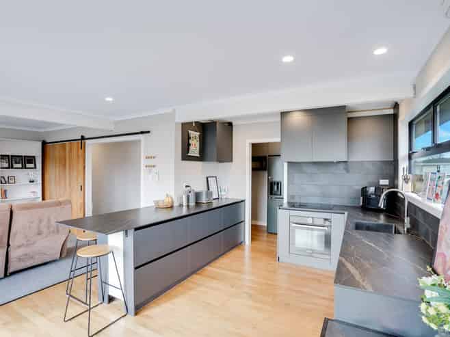 15 Bruce Avenue, Glenview