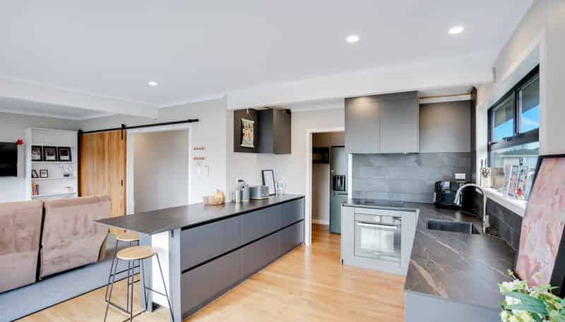 15 Bruce Avenue, Glenview