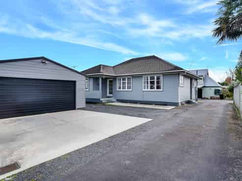 15 Bruce Avenue, Glenview