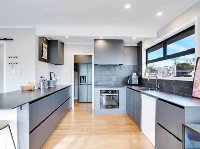15 Bruce Avenue, Glenview