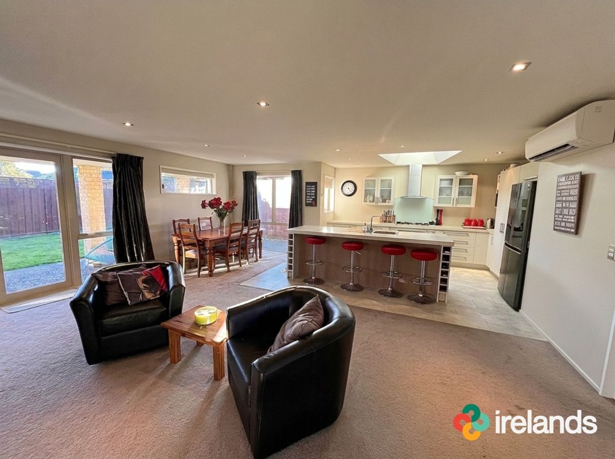 Spacious Executive Family Home with so Many Extras! - Ansicht 2
