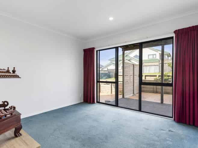 10 Bennett Grove, Newlands