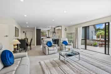 32 Pebble Beach Boulevard, Kamo
