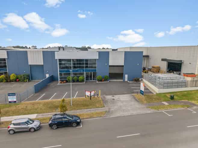 Modern industrial with premium office fit out