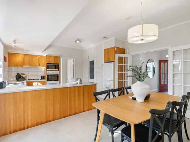 17 Shortland Street, Regent