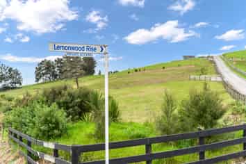9 Lemonwood Rise, Puwera
