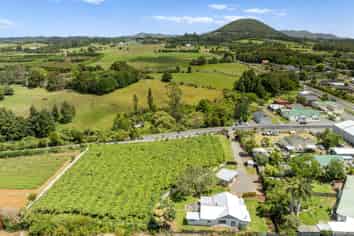 988 Otaika Valley Rd, Maungatapere
