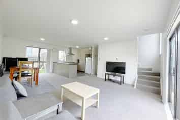 45/172 Mcleod road, Te Atatu South