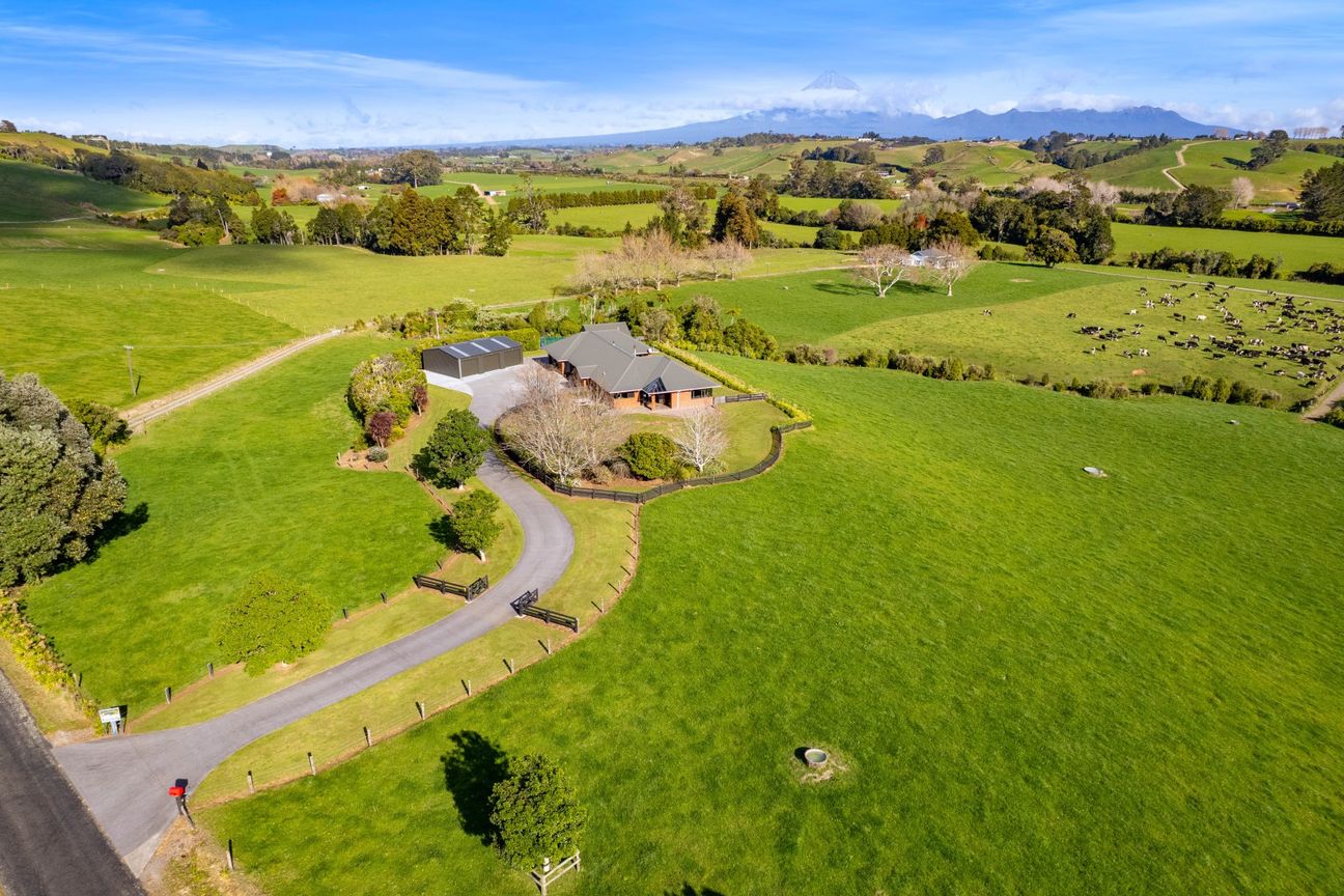 House in Lepperton, New Plymouth District - View 3