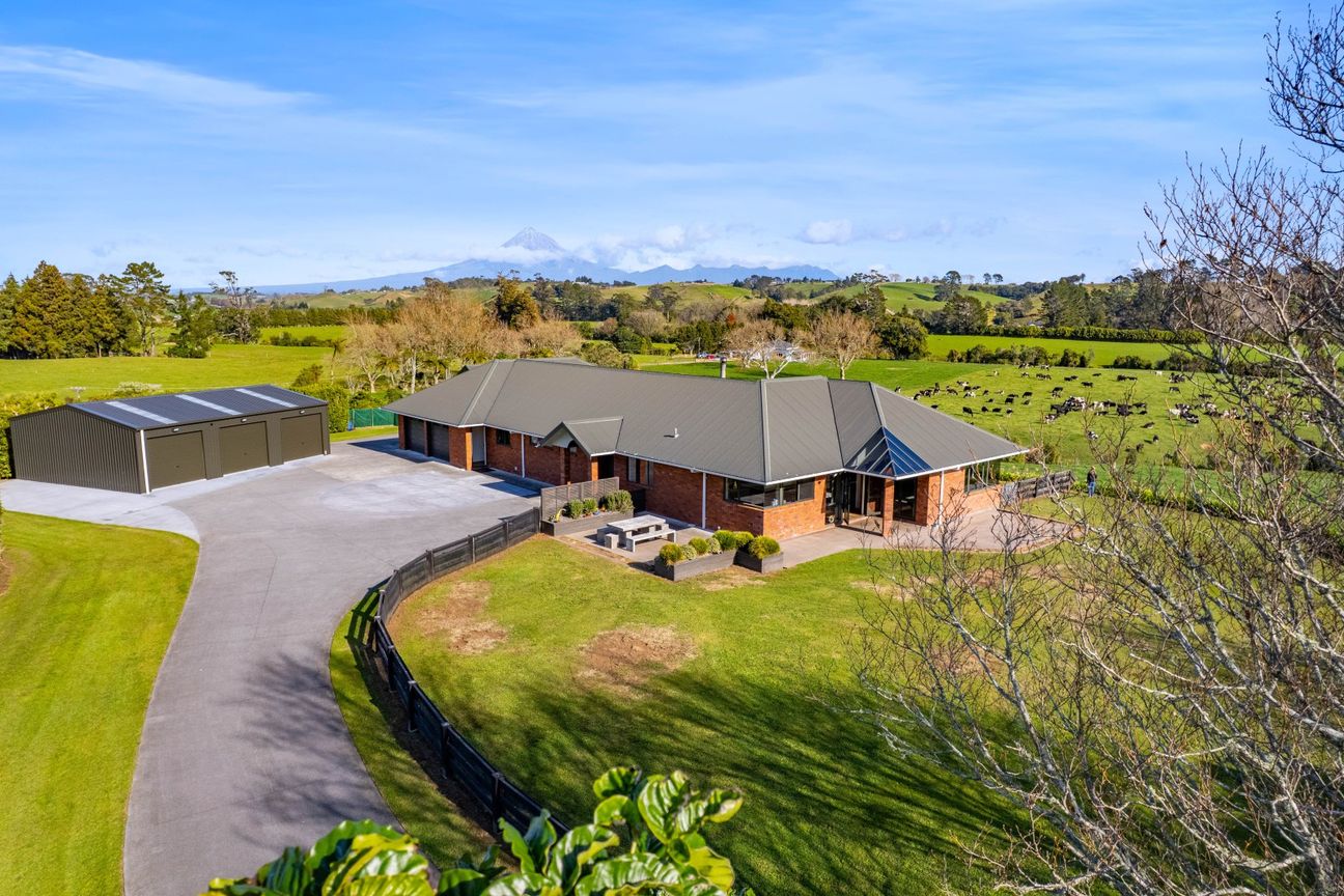 House in Lepperton, New Plymouth District - View 5