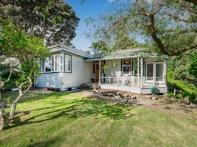 64 Wellington Road, Paekakariki