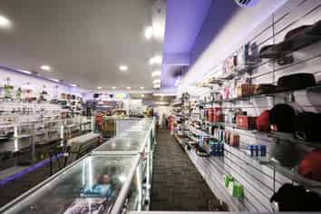 Established Browns Bay retail position