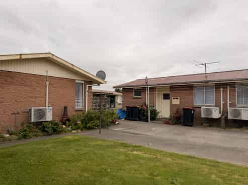 1-12/71 Main Street, Mataura