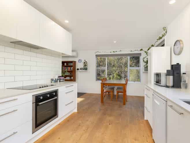 48 Douglas Road, Wakatu