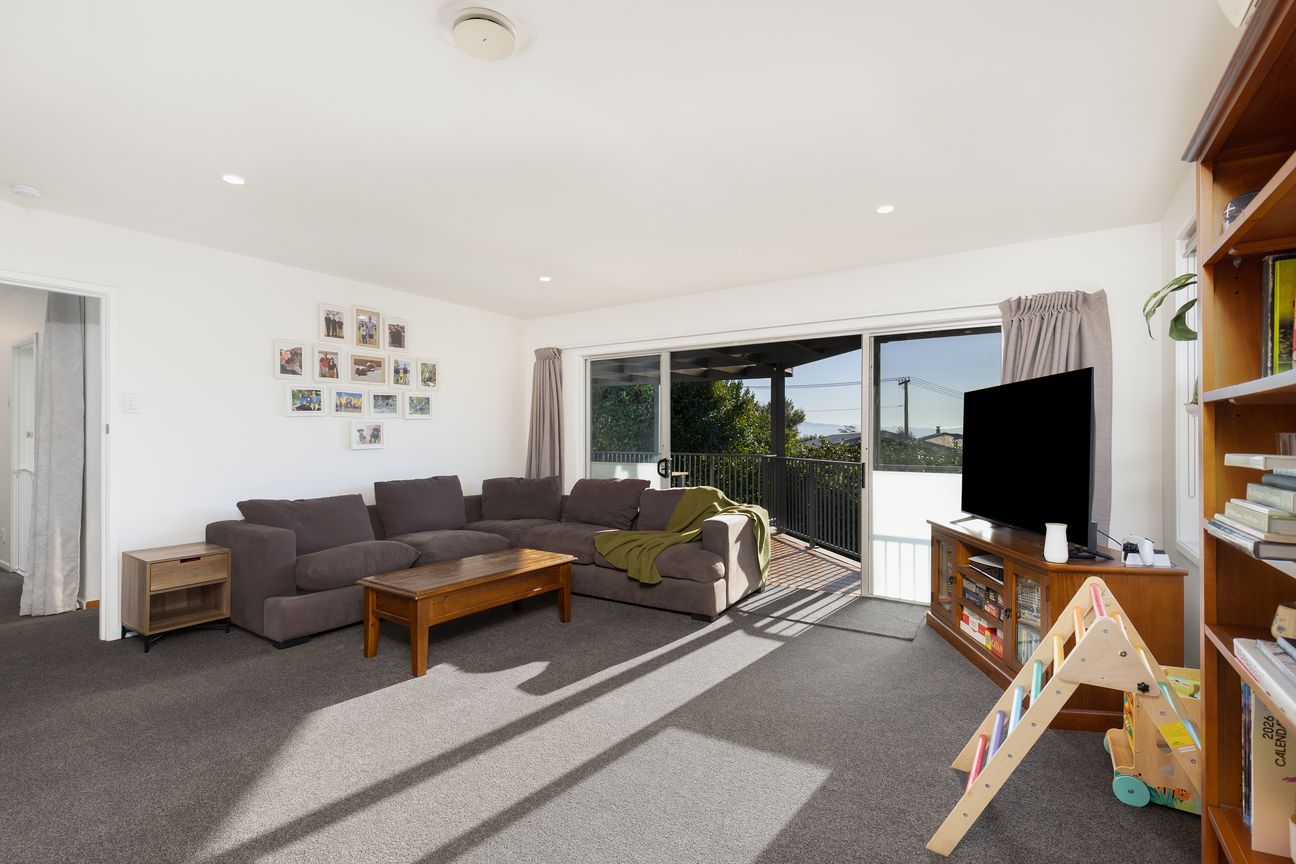 Renovated, Sunny & Walking Distance to Shops - Ansicht 5