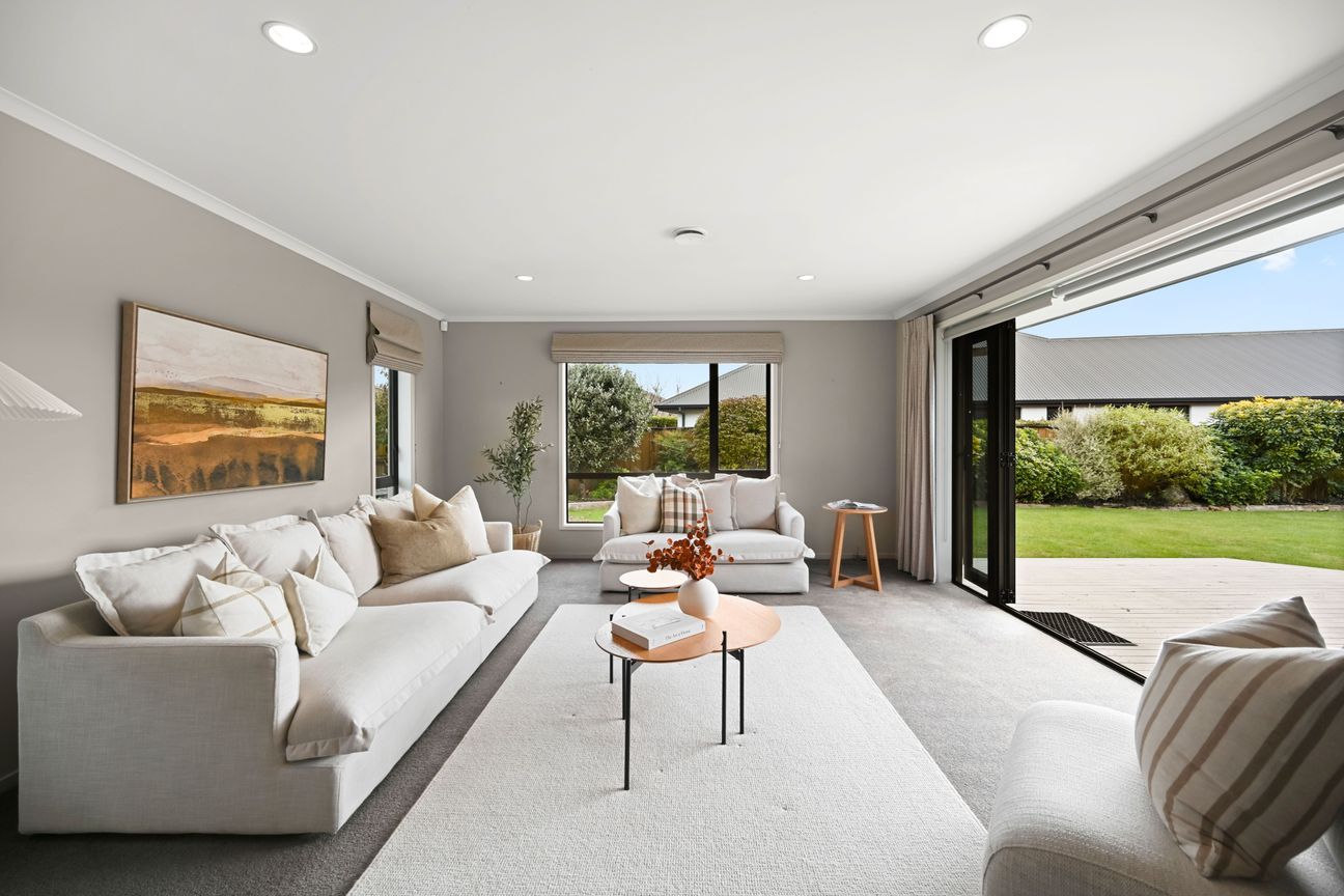 Owners Want To See The Sold Sign! - Vista 2