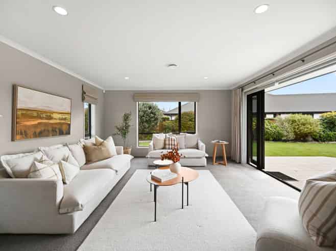 15 Winslow Court, Huntington