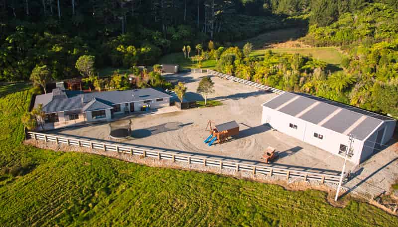 169 Coulson Road, Paroa