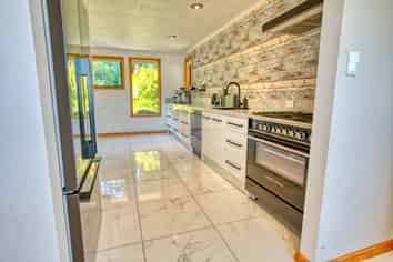 169 Coulson Road, Paroa