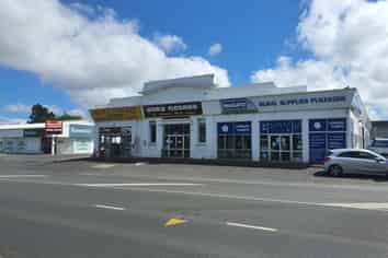 High-exposure retail on Manukau Road