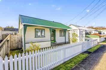 8 Lowther Street, Whanganui Central