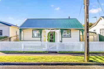 8 Lowther Street, Whanganui Central