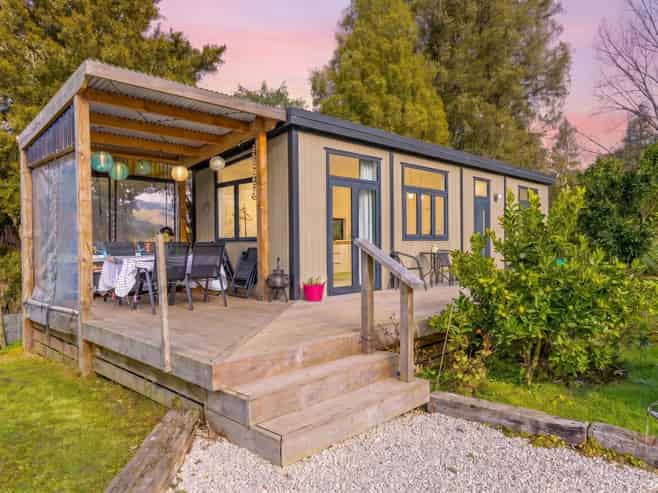 496 Waikaka Road, Matiere