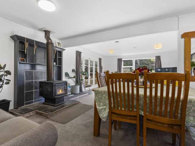 496 Waikaka Road, Matiere
